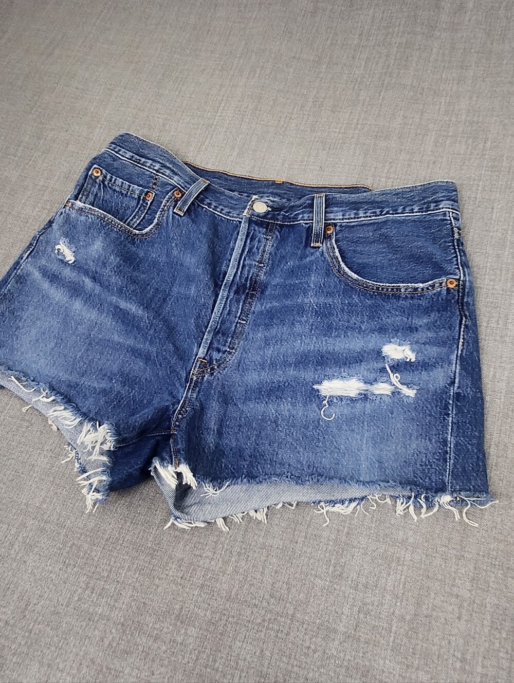 Levis 501 Button Fly 100% Cotton Distressed Style Denim Jean Shorts. 33 - Picture 2 of 8
